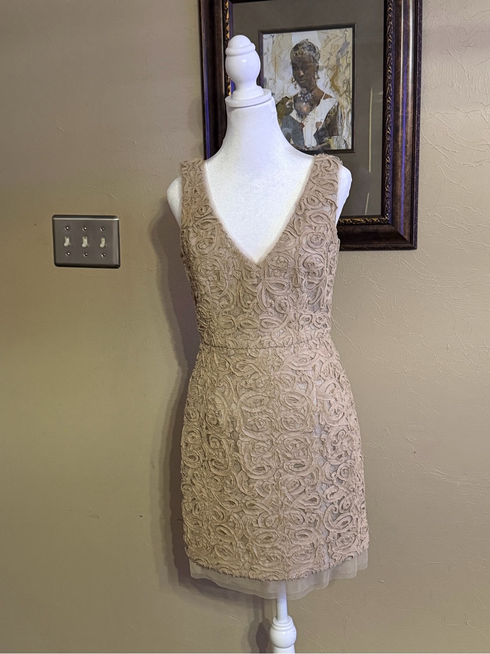 NWT BCBGMAXAZRIA Size 8 Beige Rosette Lace Cocktail Dress $338